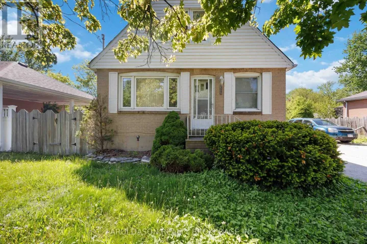 457 MONTCALM AVENUE, Sarnia, Ontario N7S2P8