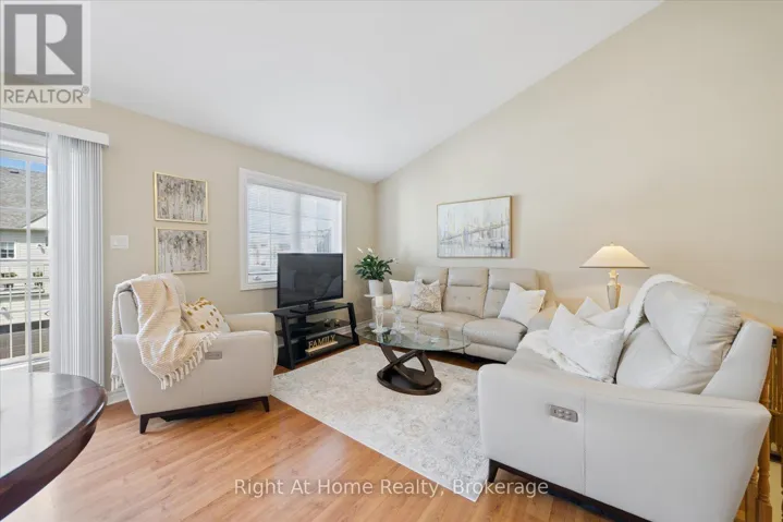 17 WICKER PARK WAY, Whitby (Pringle Creek), Ontario L1R0C8