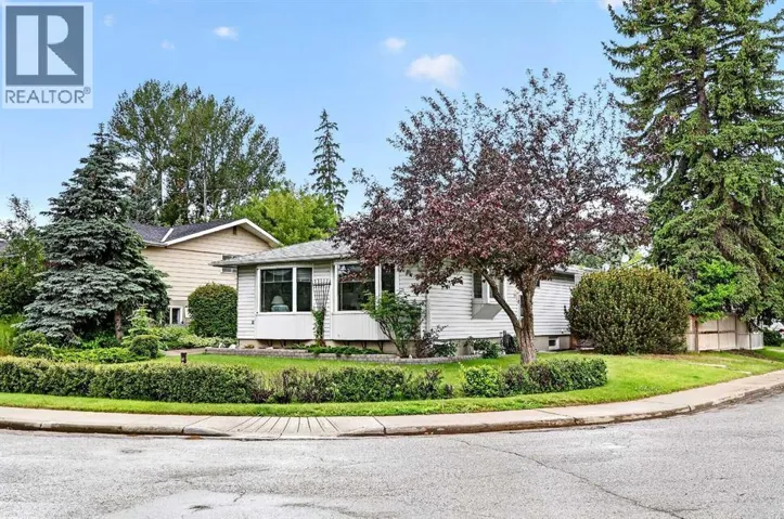 3227 Collingwood Drive NW, Calgary, Alberta T2L0R7