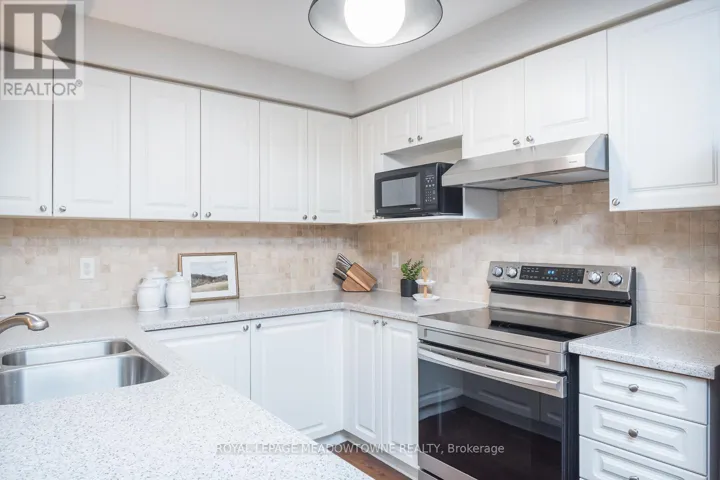 88 MANLEY LANE, Milton (DE Dempsey), Ontario L9T5N9