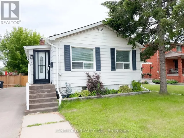 MAIN - 9 ALBRIGHT AVENUE, Toronto (Alderwood), Ontario M8W1W9