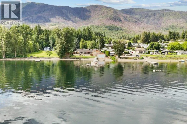 957 GARROWAY Road, Sorrento, British Columbia V0E2W0
