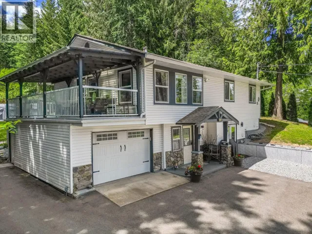 2476 Forest Drive, Blind Bay, British Columbia V0E1H2