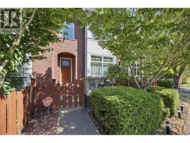225 SALTER STREET, New Westminster, British Columbia V3M0E8