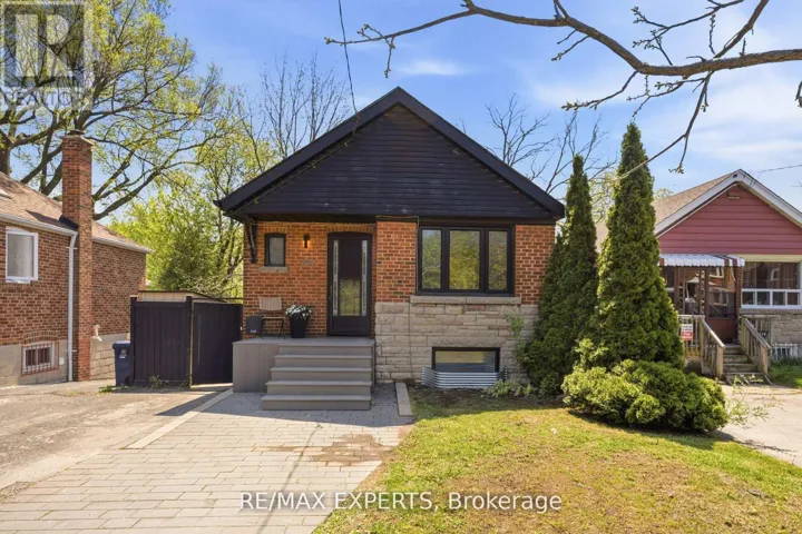 221 CLONMORE DRIVE, Toronto (Birchcliffe-Cliffside), Ontario M1N1Y4
