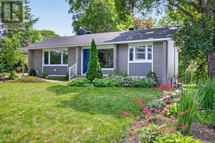 1054 CHELSEA DRIVE, Ottawa, Ontario K1K0M8