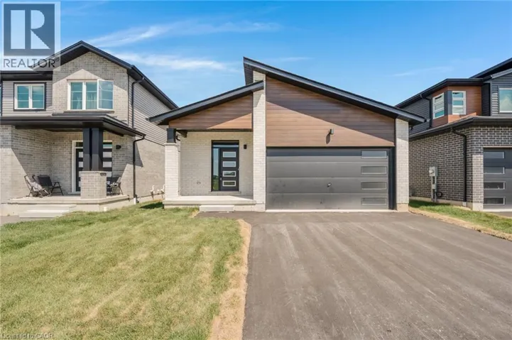 52 MOON Crescent, Cambridge, Ontario N1S5A7