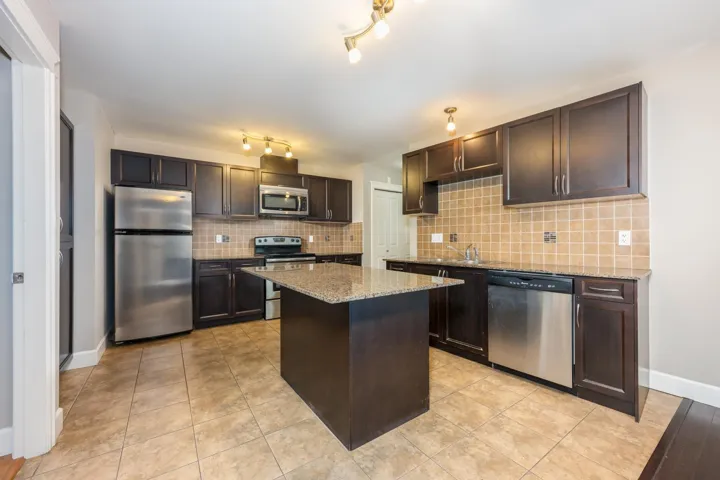 311 12088 75A AVENUE, Surrey, British Columbia V3W1Y4