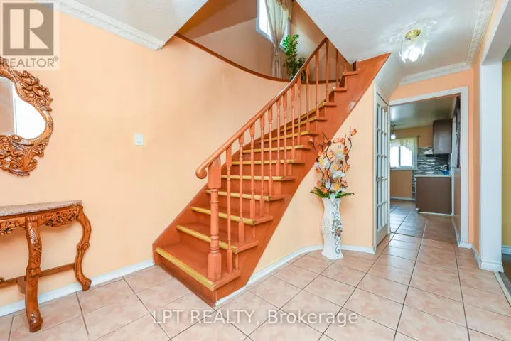 67 KAY DRIVE, Toronto (Mount Olive-Silverstone-Jamestown), Ontario M9V4X8