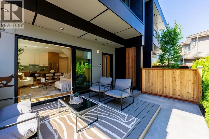 1 678 E 22ND AVENUE, Vancouver, British Columbia V5V1V4