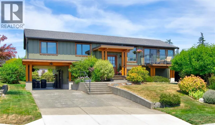 2052 Beaufort Ave, Comox, British Columbia V9M1V9