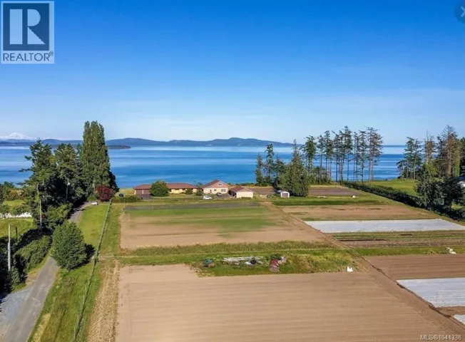 3191 Martindale Rd, Central Saanich, British Columbia V8L1V2
