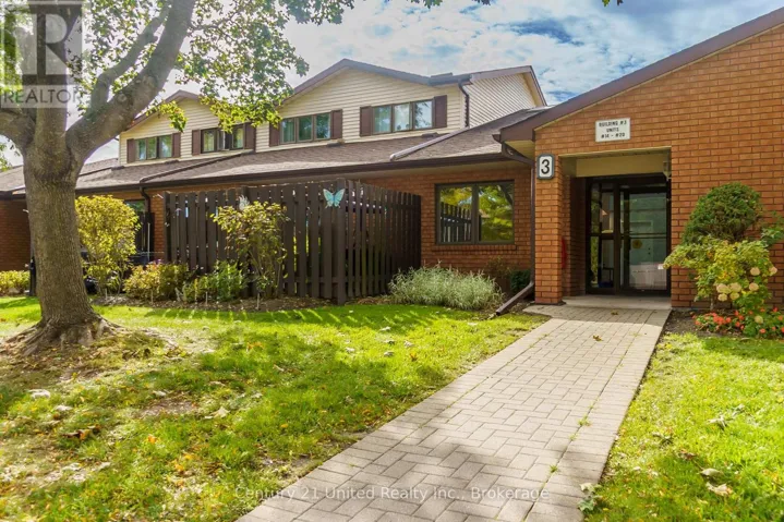 15 - 36 CHAMPLAIN CRESCENT, Peterborough (Northcrest Ward 5), Ontario K9L1T1