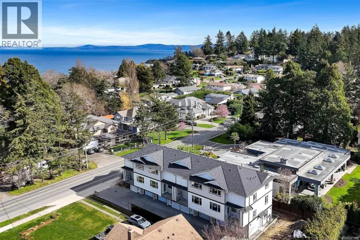 3 1559 Ash Rd, Saanich, British Columbia V8N2S9