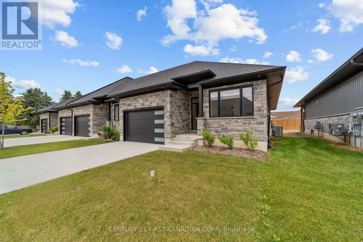 12 - 32 POSTMA CRESCENT, North Middlesex (Ailsa Craig), Ontario N0M1A0