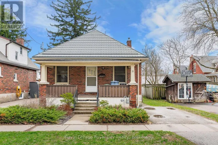 9 STULL AVENUE, Guelph (Exhibition Park), Ontario N1H1N2