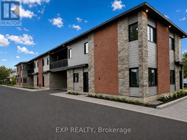 4 - 1089 NOTRE DAME STREET, Russell, Ontario K0A1W0
