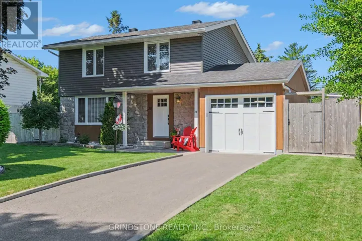 20 LAVINA CRESCENT, Ottawa, Ontario K2H7P2