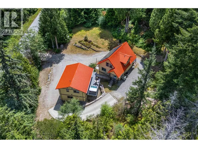 5823 LEANING TREE ROAD, Halfmoon Bay, British Columbia V7Z1C2
