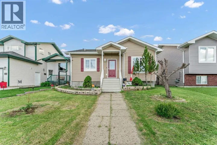 305 5 Avenue SW, Redcliff, Alberta T0J2P2