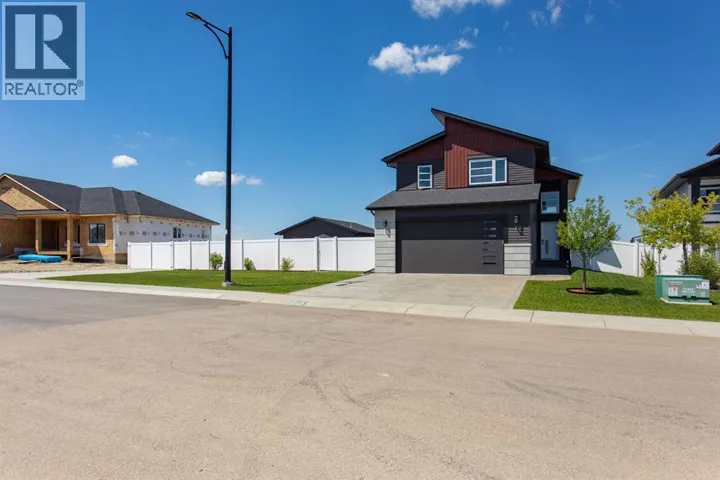 70 PARLBY Crescent, Lacombe, Alberta T4L0J9