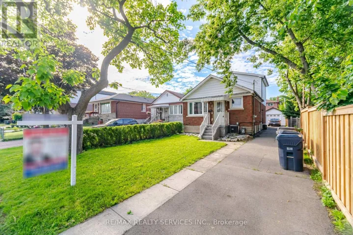 30 ELDER AVENUE, Toronto (Long Branch), Ontario M8W1S4
