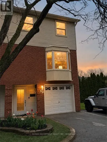 12 - 130 LIVINGSTON AVENUE, Grimsby (Grimsby West), Ontario L3M4W5