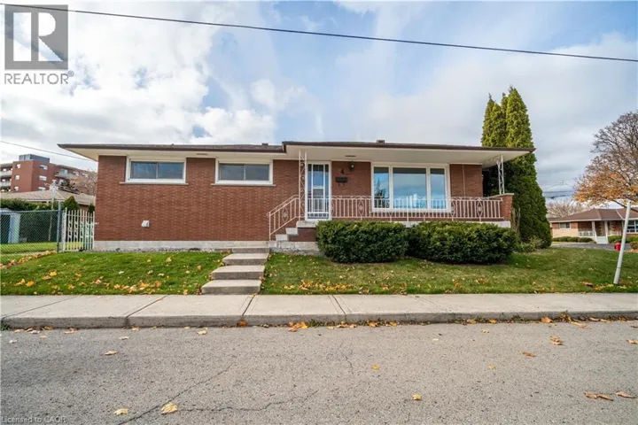 4 STARLIGHT Court Unit# Upper, Hamilton, Ontario L8K4C8