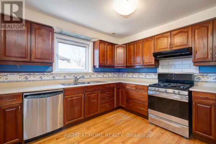 MAIN - 952 COXWELL AVENUE, Toronto (East York), Ontario M4C3G3