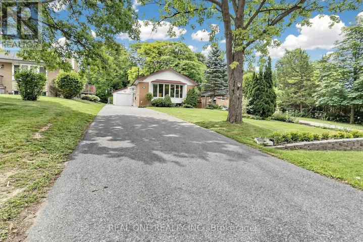49 BAYVIEW PARKWAY, Newmarket (Huron Heights-Leslie Valley), Ontario L3Y3W2
