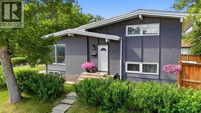 2516 63 Avenue SW, Calgary, Alberta T3E5J5