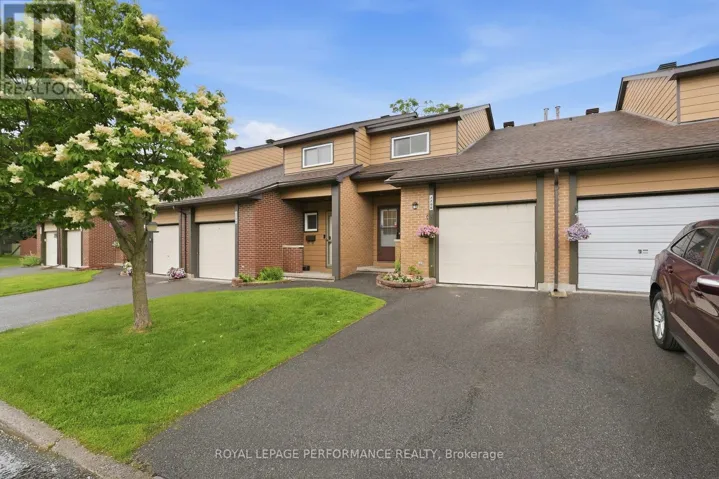 2208 ORIENT PARK DRIVE, Ottawa, Ontario K1B4W2