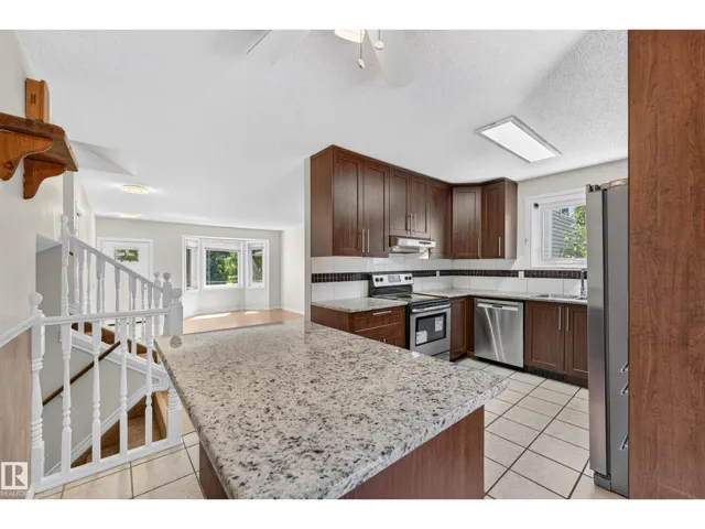 10332 21 AV NW, Edmonton, Alberta T6J6B6