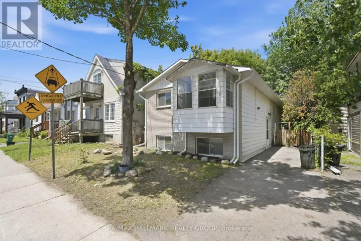 195 DESCHAMPS AVENUE, Ottawa, Ontario K1L5Z3