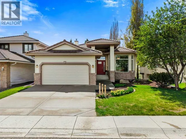 125 Woodpark Close SW, Calgary, Alberta T2W6H1