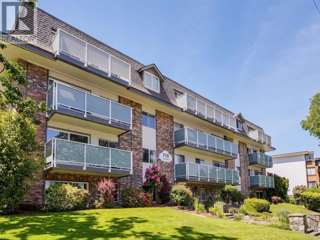 405 710 Lampson St, Esquimalt, British Columbia V9A6A6