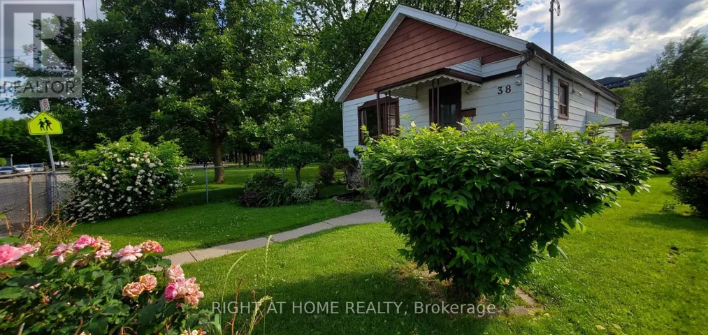 38 MADELAINE AVENUE, Toronto (Oakridge), Ontario M1L2X7