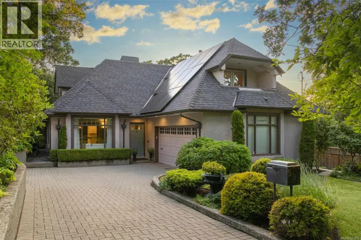 586 Island Rd, Oak Bay, British Columbia V8S2T6
