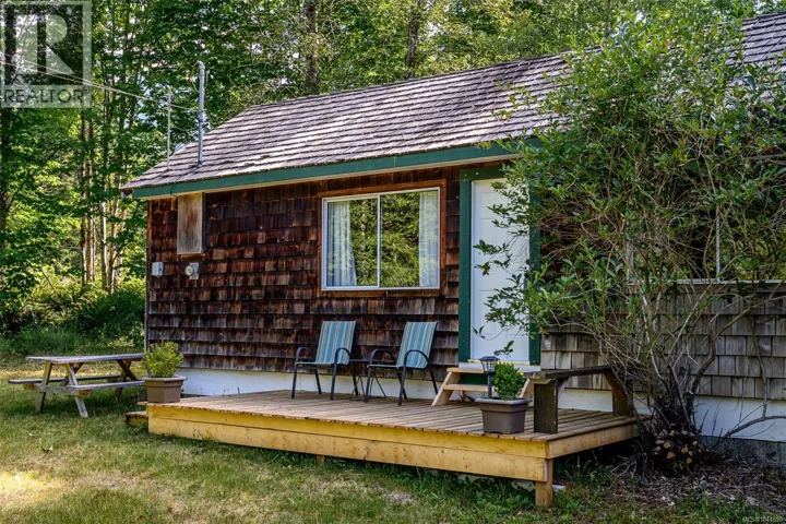 706 Delta Dr, Sayward, British Columbia V0P1R0