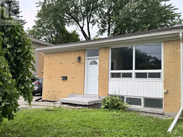 MAIN - 21 DAVIS ROAD, Aurora (Aurora Highlands), Ontario L4G2B4