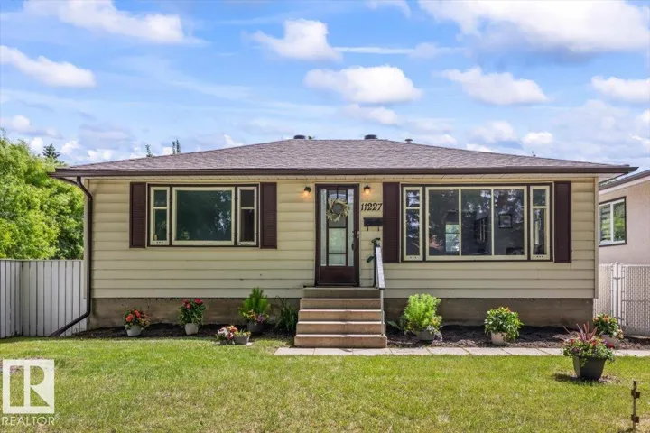 11227 52 ST NW, Edmonton, Alberta T5W3H8