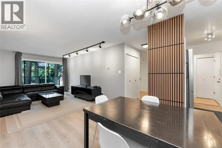 212 2022 Foul Bay Rd, Victoria, British Columbia V8R5A9