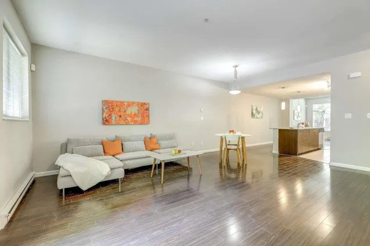 6 10058 153 STREET, Surrey, British Columbia V3R4M3