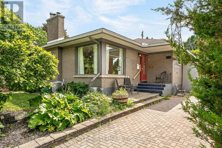 2046 DORVAL AVENUE, Ottawa, Ontario K1G2N8