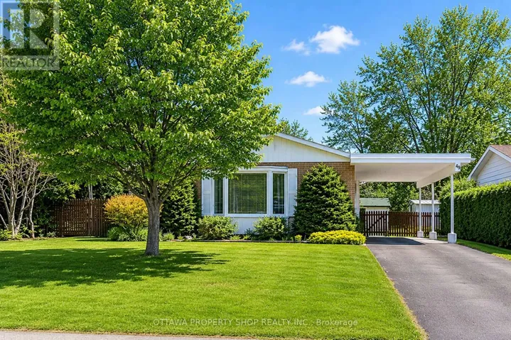 49 COUNTRY LANE, Ottawa, Ontario K2L1H9