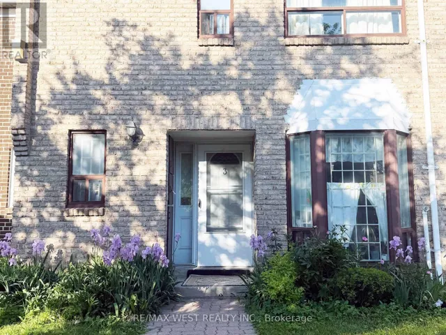 3 - 19 GOSFORD BOULEVARD, Toronto (Black Creek), Ontario M3N2G7