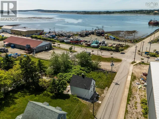 7 Pearl Street, Yarmouth, Nova Scotia B5A3M4