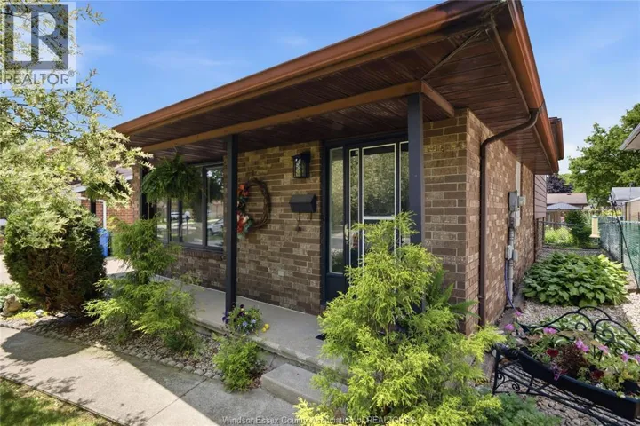1705 SOUTHDALE, Windsor, Ontario N8W4W8