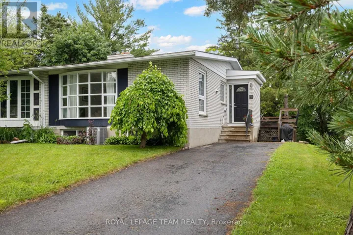 40 WOODMOUNT CRESCENT, Ottawa, Ontario K2E5R1