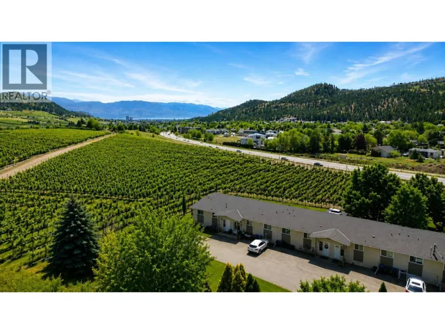 2161 Sccenic Drive Unit# 3, Kelowna, British Columbia V1V2H8